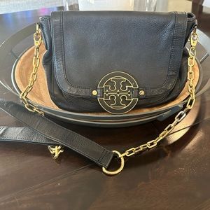 Tory Burch Amanda Clutch Gold chain black crossbody